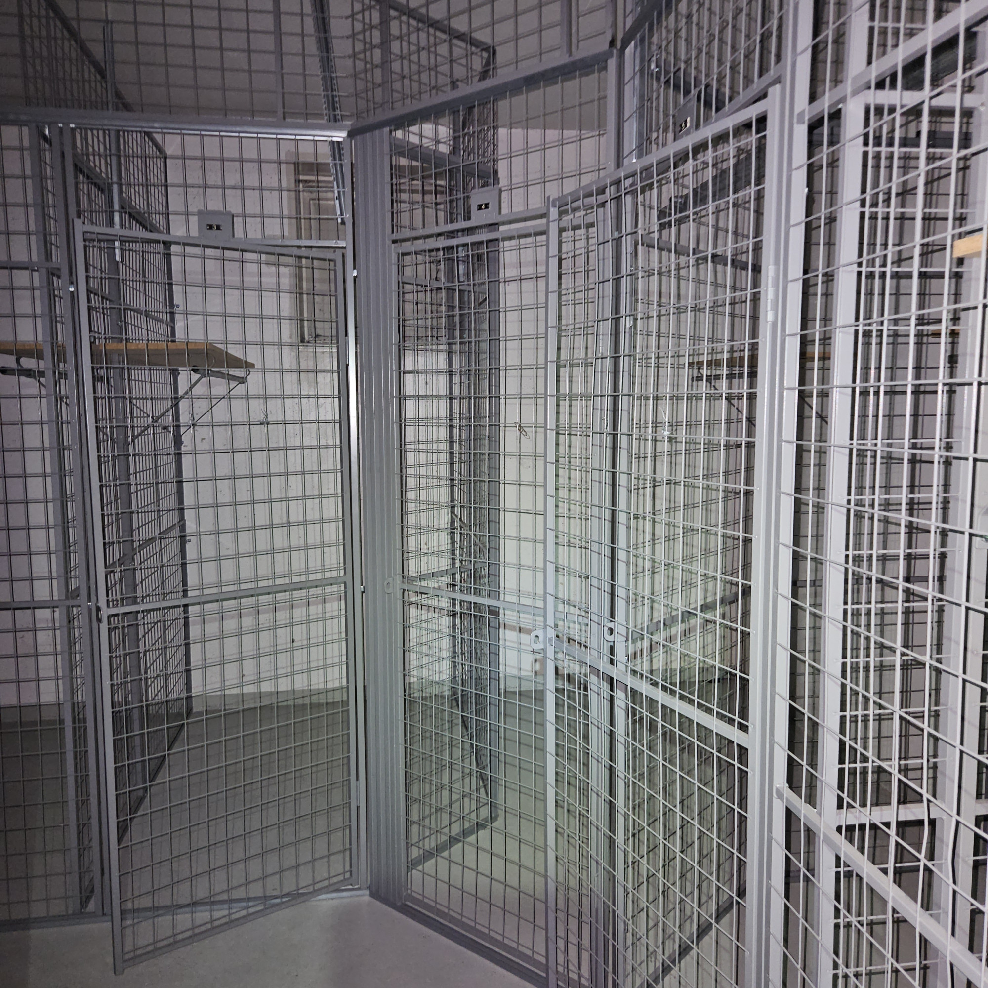 Förrådsgallerdörr - 745x2250 HH