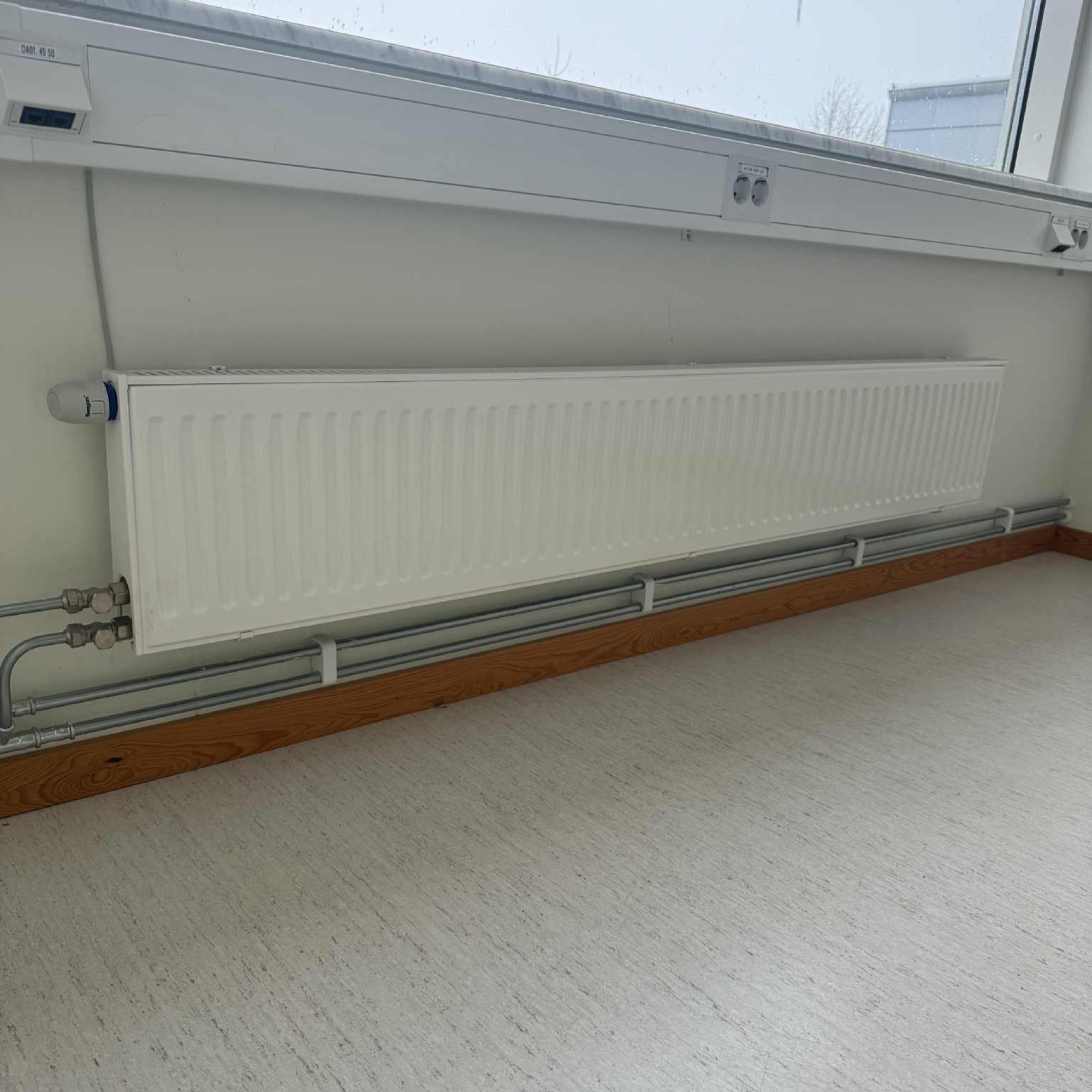 Panelradiator, vattenburen – 1800x300, vit, komplett med termostat
